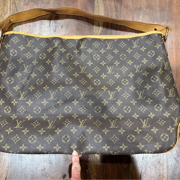 LV - Picture 3 of 12